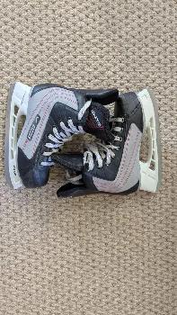 Nike Bauer Ignite 22 Light speed Pro youth size 4