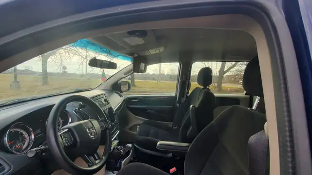 2015 Dodge Caravan - Photo 2