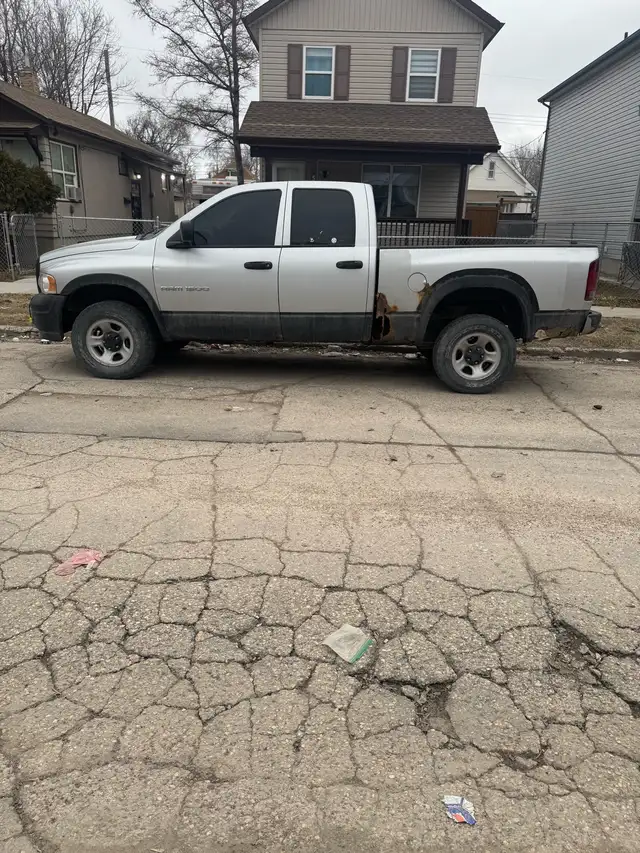 2004 Dodge Ram 1500 SLT Quad Cab 4x4  Need to Sell ASAP - Photo 3