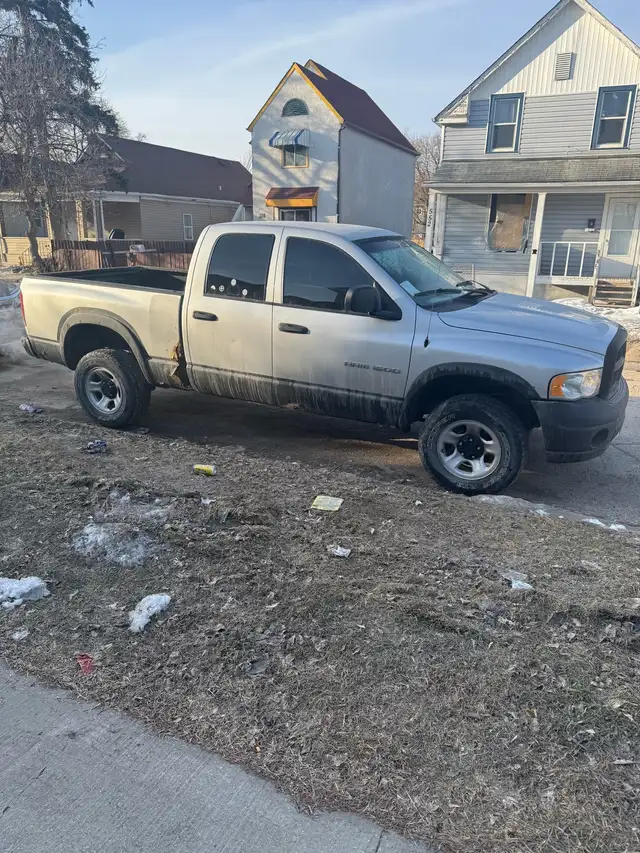 2004 Dodge Ram 1500 SLT Quad Cab 4x4  Need to Sell ASAP - Photo 4