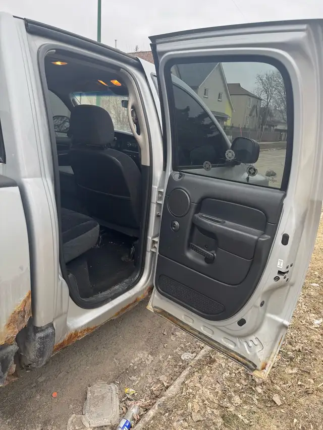 2004 Dodge Ram 1500 SLT Quad Cab 4x4  Need to Sell ASAP - Photo 9