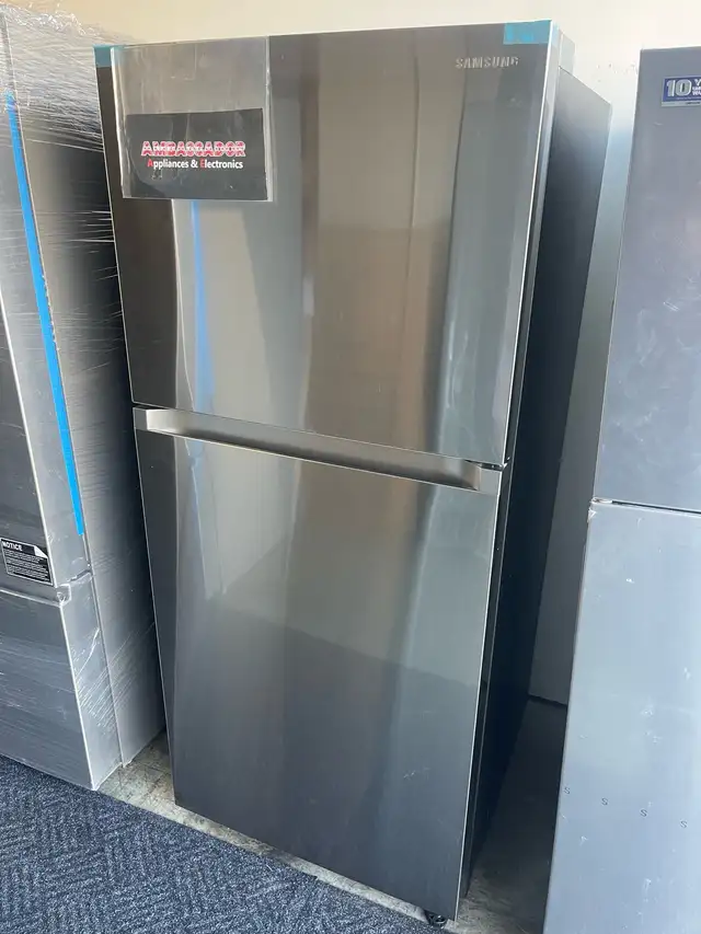 NEW 29" Samsung Top Freezer Fridge (Stainless Steel) 17.6 Cu.Ft - Photo 2
