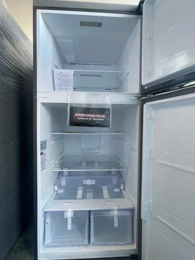 NEW 29" Samsung Top Freezer Fridge (Stainless Steel) 17.6 Cu.Ft - Photo 4