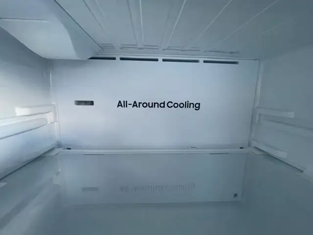 NEW 29" Samsung Top Freezer Fridge (Stainless Steel) 17.6 Cu.Ft - Photo 7
