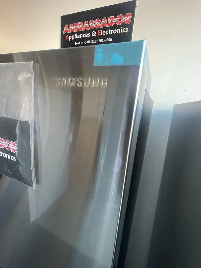 NEW 29" Samsung Top Freezer Fridge (Stainless Steel) 17.6 Cu.Ft - Photo 8