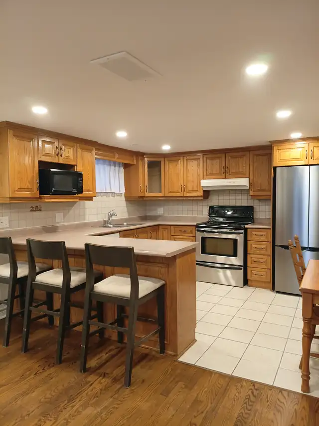 All-Inclusive 1 Bedroom Basement Apartment - Photo 2