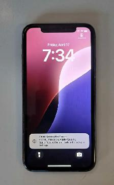 SCRATCHED Gray 64gb Iphone 11 (31900982)