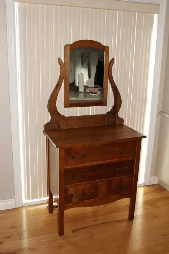 Bureau antique (1890-1910) 125$ livré  une prime