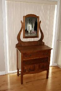 Bureau antique (1890-1910) 125$ livré  une prime