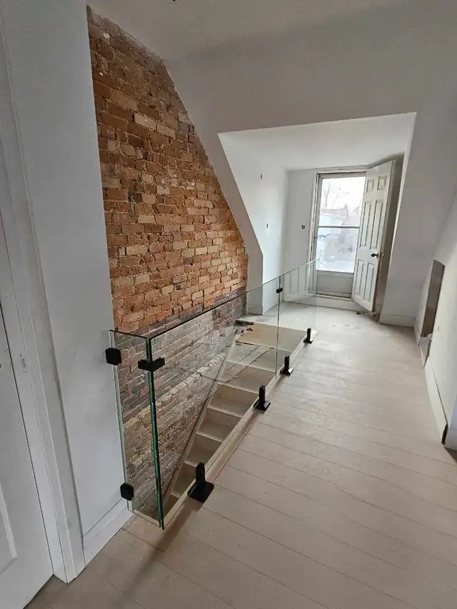 frameless glass showers & Glass railings - Photo 5