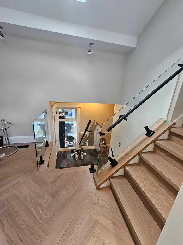 frameless glass showers & Glass railings - Photo 6