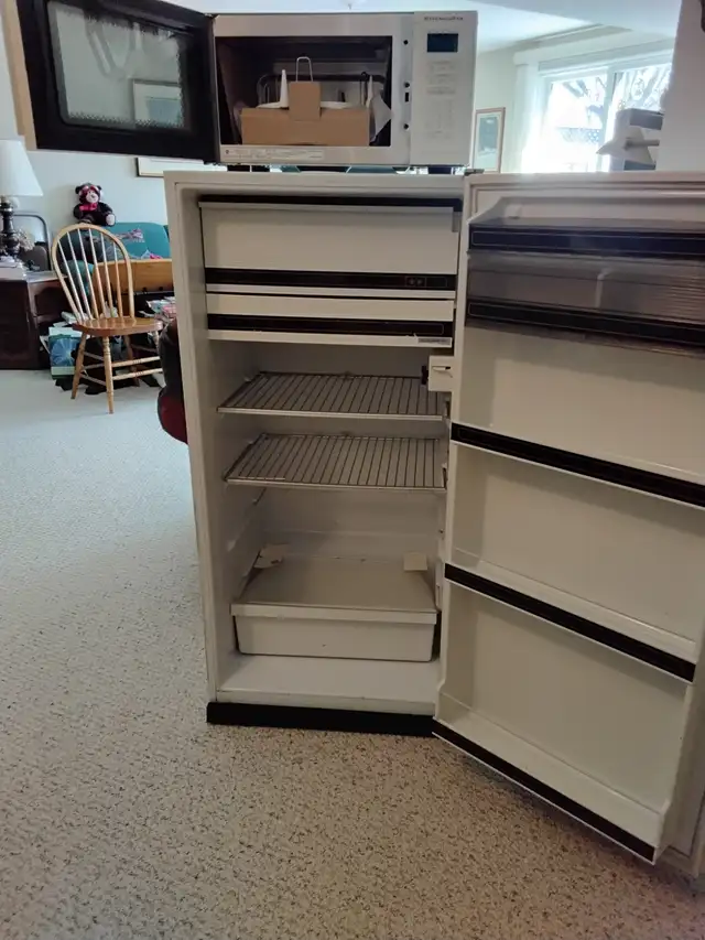 FREE Danby 4.6 mini frig AND Kitchen Aid microwave never used - Photo 2