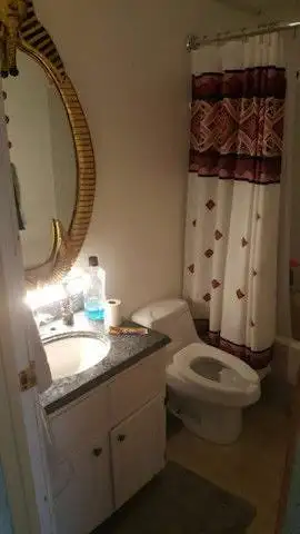 Awesome location 5min walking distance to Ctrain - Photo 3