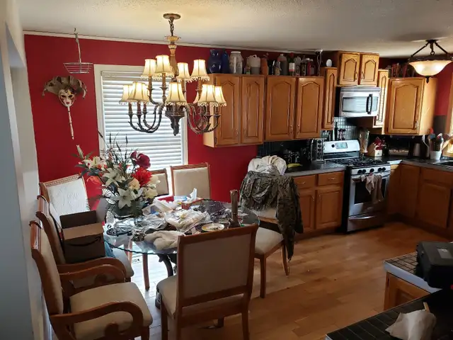 Awesome location 5min walking distance to Ctrain - Photo 4