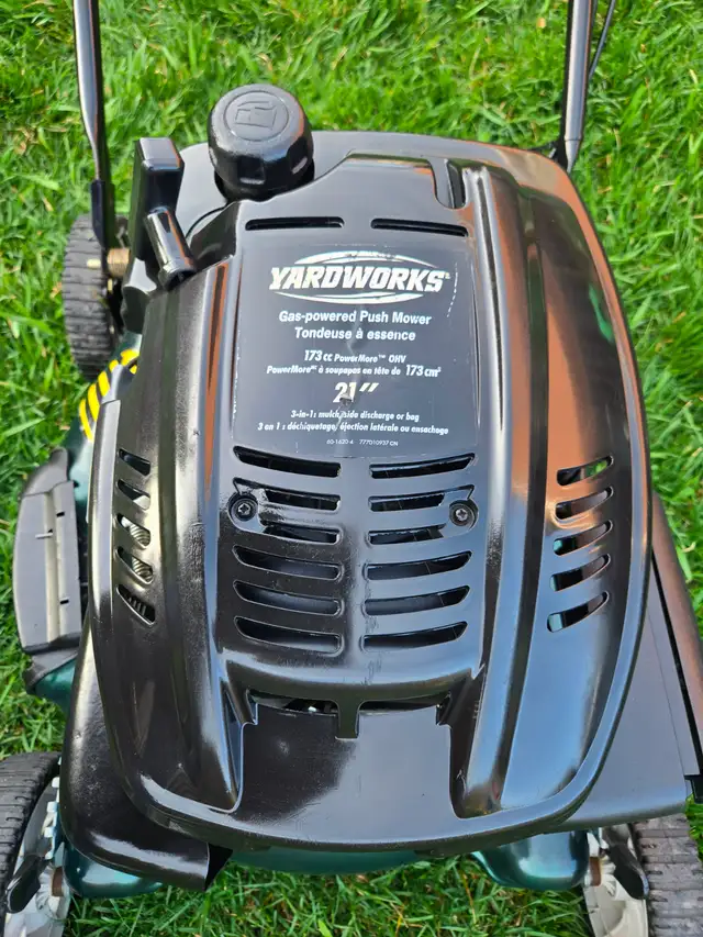 Lawnmower Yardworks MTD 21" cut like new condition 1 pull start - Photo 4