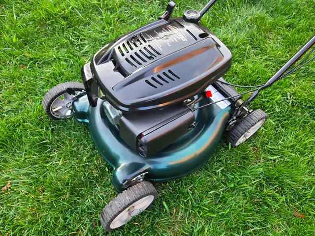 Lawnmower Yardworks MTD 21" cut like new condition 1 pull start - Photo 5