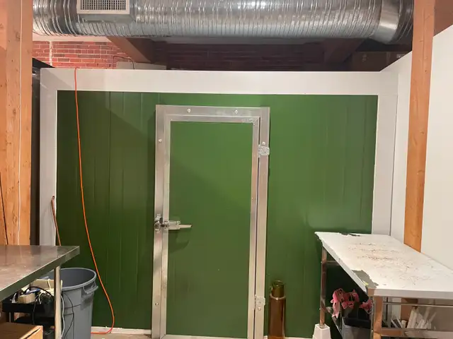 Walk-in Cooler, Pristine Condition