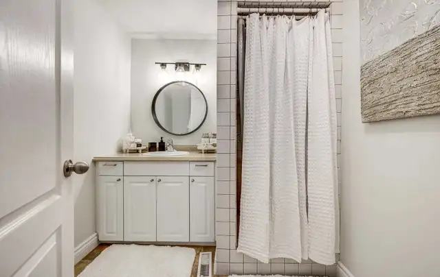 Furnished Room for Rent Oshawa | Ensuite | Parking | Utilities - Photo 2