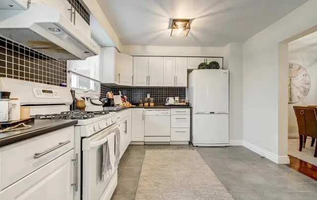 Furnished Room for Rent Oshawa | Ensuite | Parking | Utilities - Photo 11