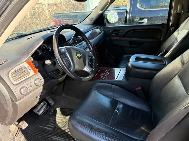 2012 Chevy Suburban - Photo 6