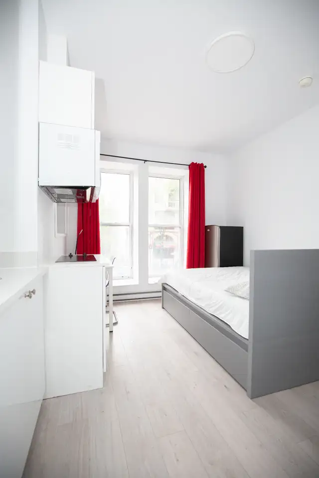 Furnished Studio - DOWNTOWN - Photo 2