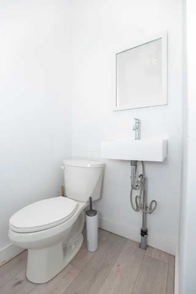 Furnished Studio - DOWNTOWN - Photo 9