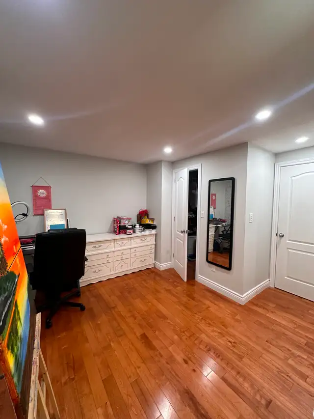 Room Rental Oshawa Near Transit & University – Private Bathroom - Photo 3