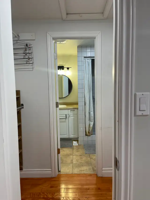 Room Rental Oshawa Near Transit & University – Private Bathroom - Photo 7