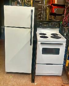 SPOTLESS APARTMENT  FRIG AND STOVE