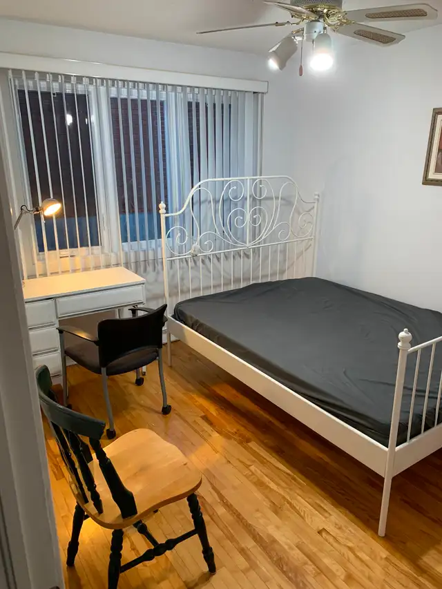 Bonne et grande chambre à la maison à Hull à louer tout inclus