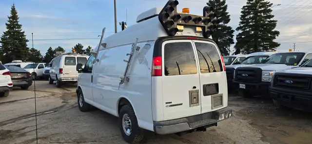 2010 Chevrolet Express Cargo Van High roof Work Shop Generator! - Photo 4