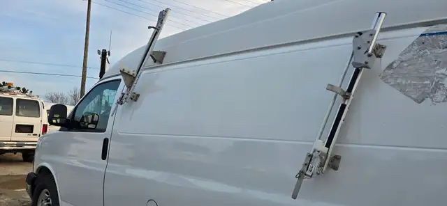 2010 Chevrolet Express Cargo Van High roof Work Shop Generator! - Photo 11