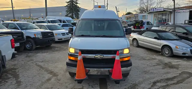 2010 Chevrolet Express Cargo Van High roof Work Shop Generator! - Photo 2
