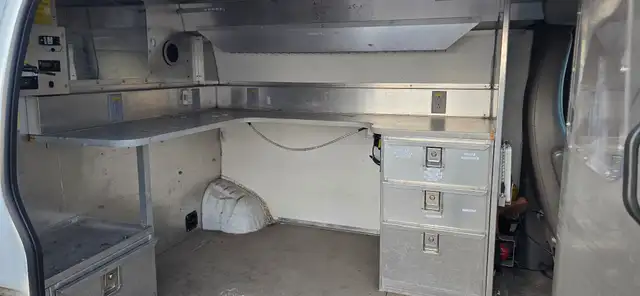 2010 Chevrolet Express Cargo Van High roof Work Shop Generator! - Photo 14