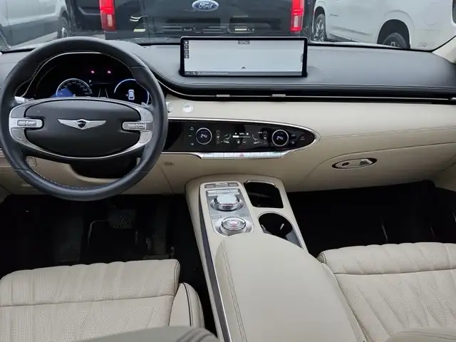 2025 GENESIS GV70 2.5T Prestige AWD CPO, Leather, Moonroof, Navi - Photo 4