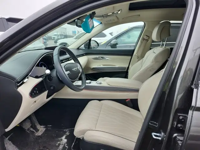 2025 GENESIS GV70 2.5T Prestige AWD CPO, Leather, Moonroof, Navi - Photo 5