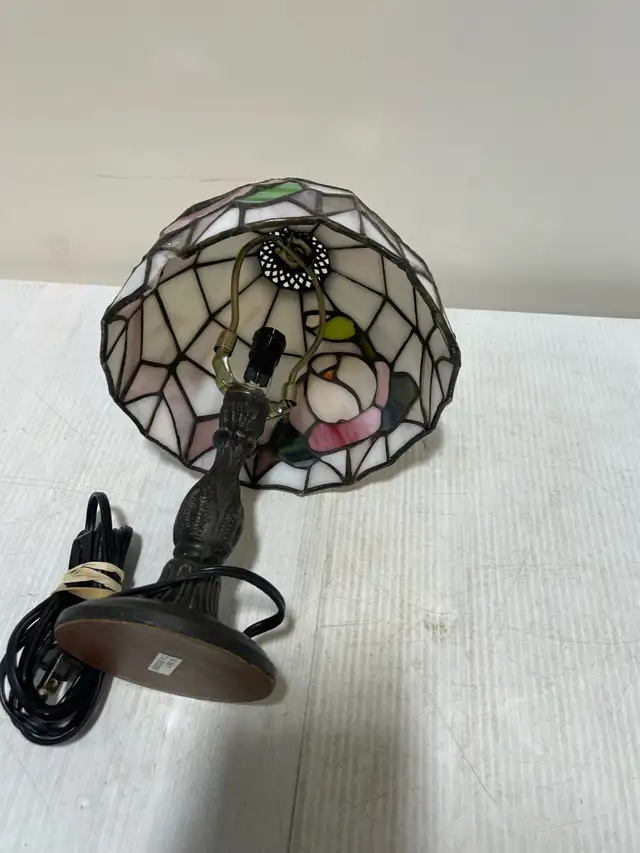 Tiffany Table Lamp - Photo 8