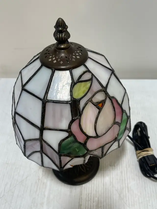 Tiffany Table Lamp - Photo 10