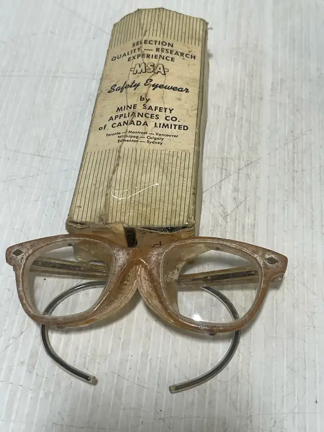 Vintage Safety Glasses - Photo 6