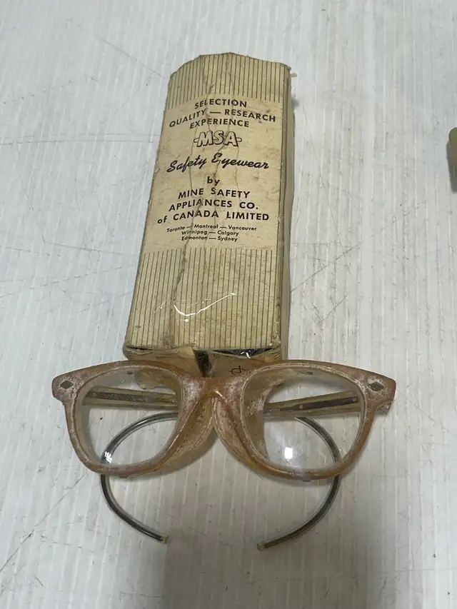 Vintage Safety Glasses - Photo 8
