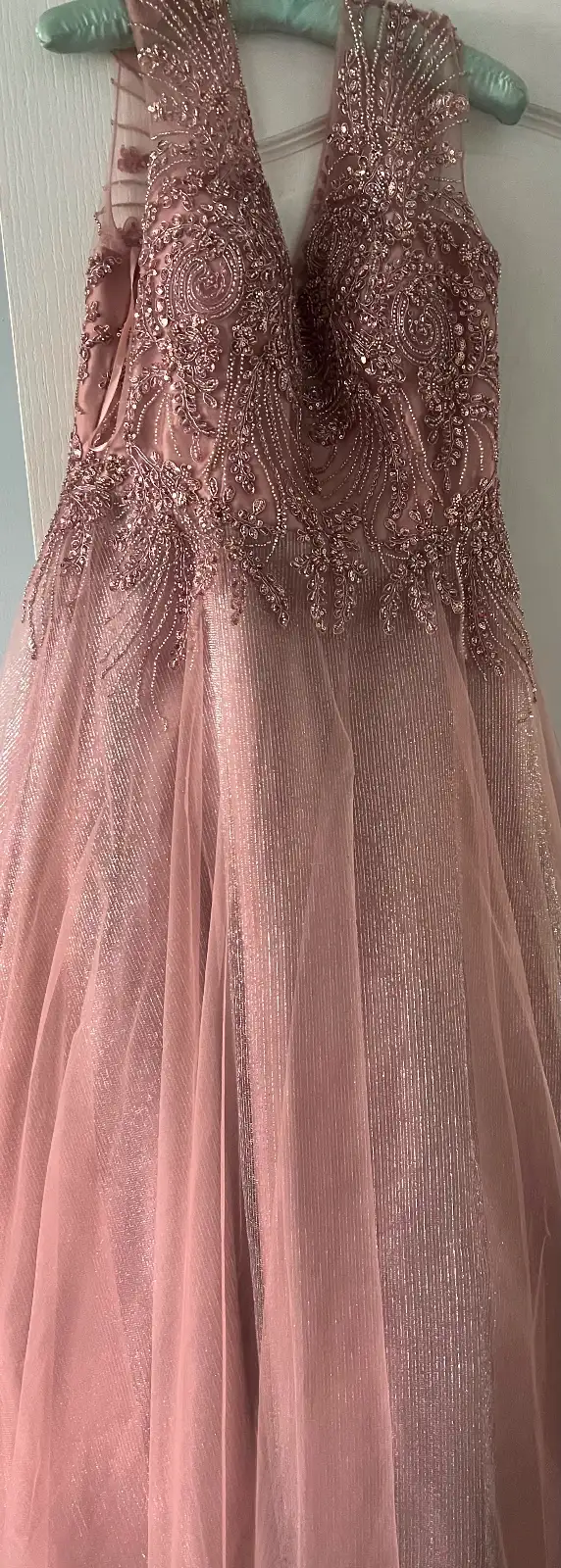 Selling a prom dress - Photo 2