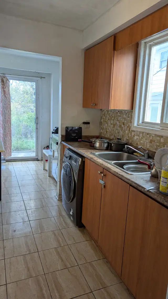 Bedrooms,Mcbride &Erindale Station Rd,Mississauga,L5C 1W7