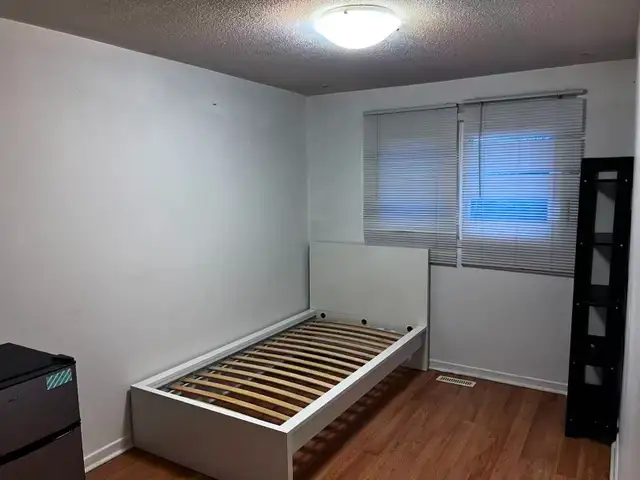 Bedrooms,Mcbride &Erindale Station Rd,Mississauga,L5C 1W7 - Photo 4