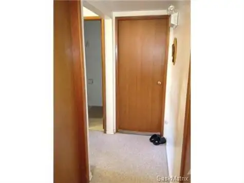 Raised bright one bedroom suite for rent, great location. - Photo 9