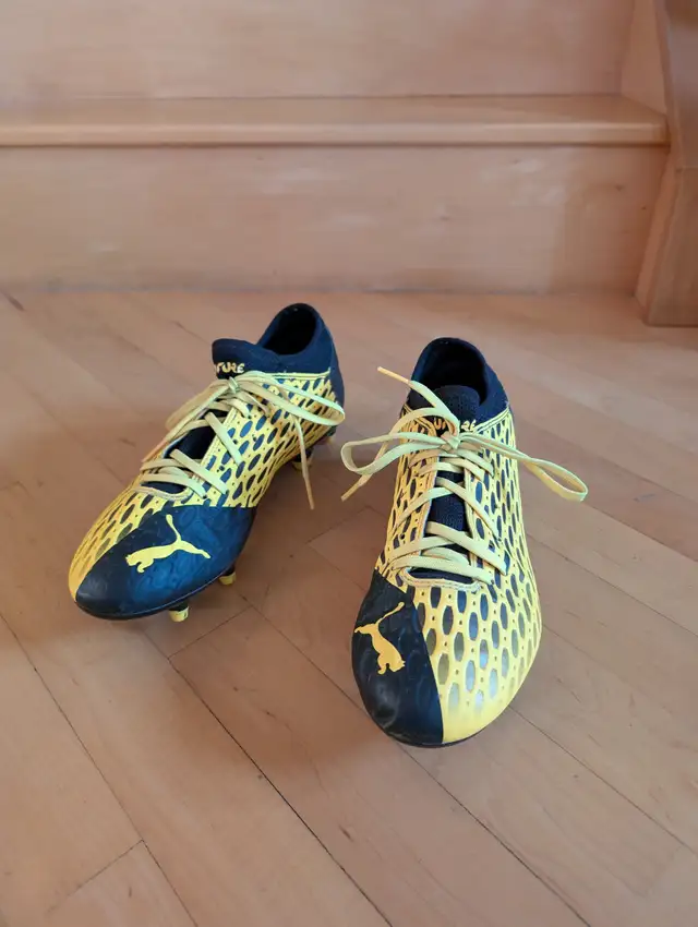Like New Yellow Kids Size 8 Puma Future 5.3 Cleats