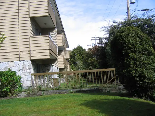 Large 1 Bed near Marple Loop Available - Photo 2