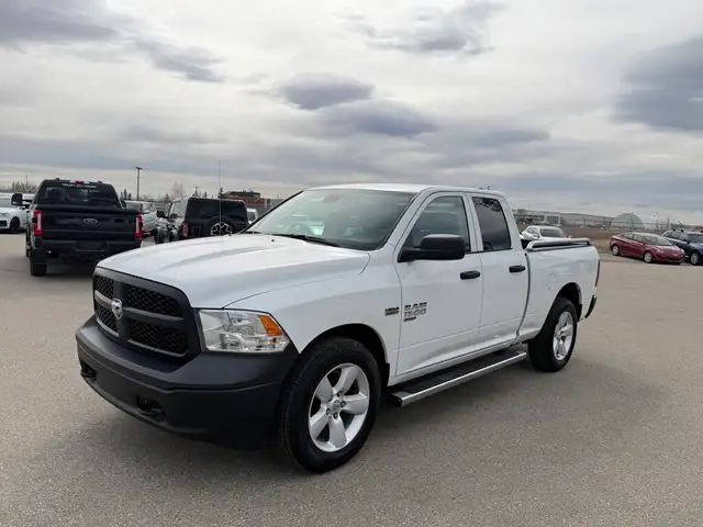 2021 Ram 1500 Classic Tradesman 5.7 HEMI/4x4/Quad Cab 6'4/B.CAM - Photo 3