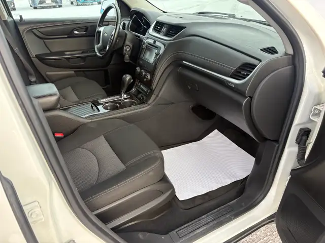 2015 Chevrolet Traverse LT AWD - Photo 10