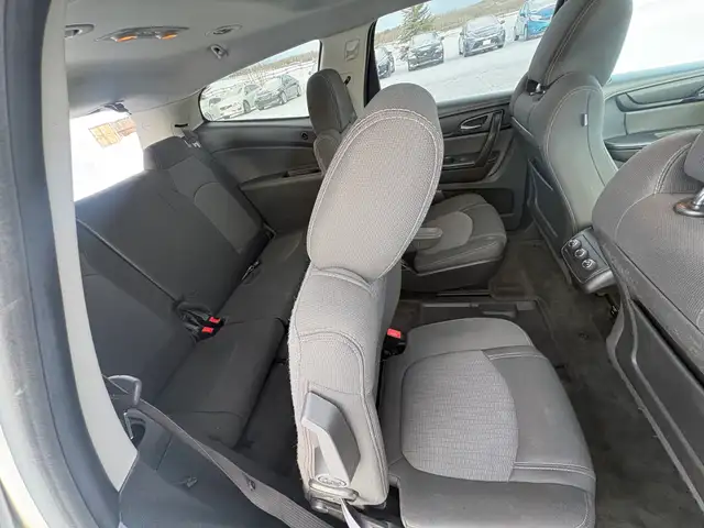 2015 Chevrolet Traverse LT AWD - Photo 15