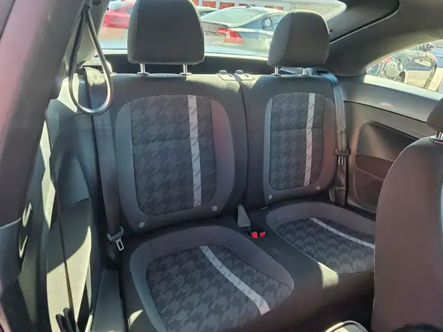 2017 Volkswagen Beetle Coupe Rear Camera - Photo 23